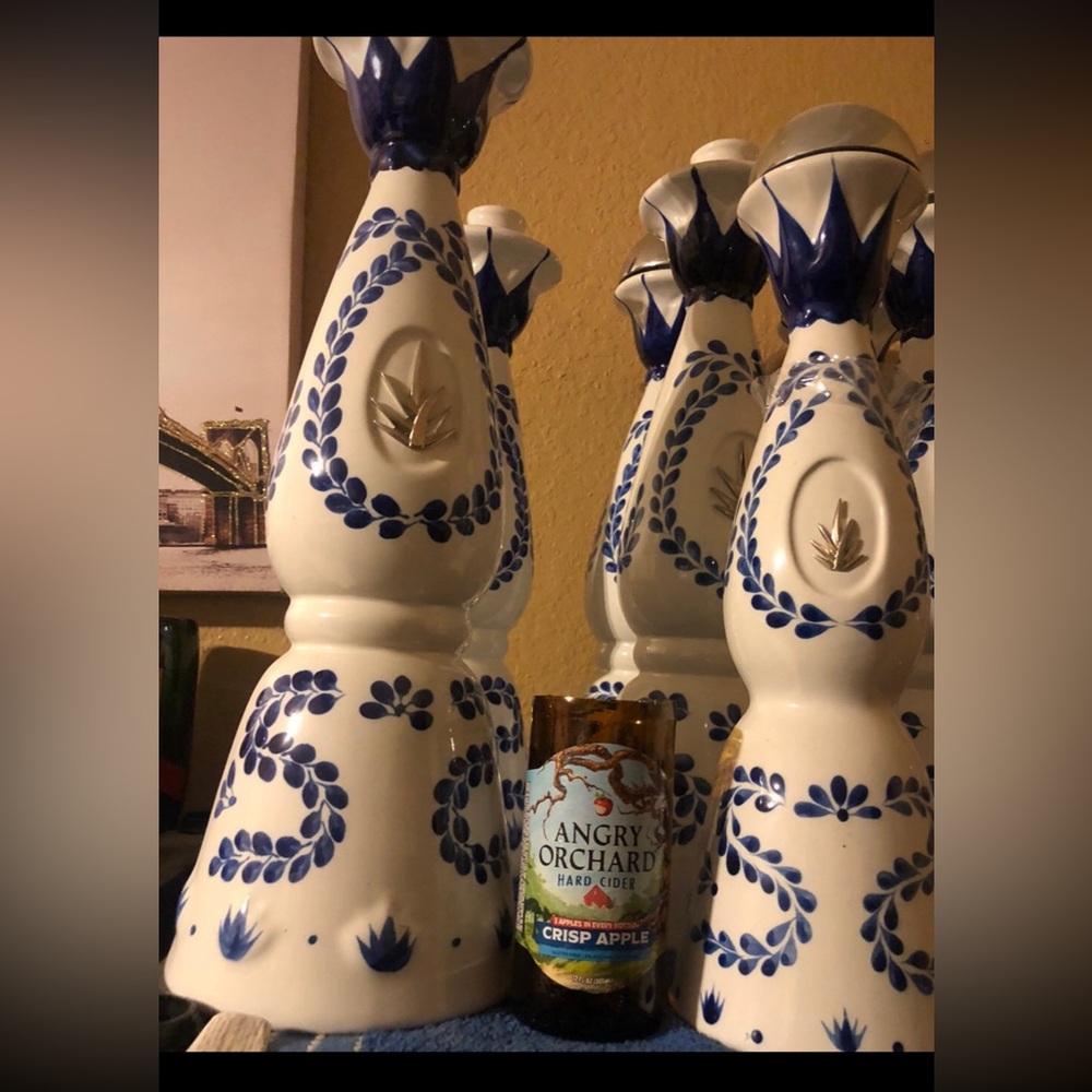One 1.75 Magnum Clase Azul Empty Ceramic Tequila Bottle - Picture 4 of 4